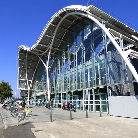 37M2 Lumineux Face Gare Sncf, Wifi Et Cafe Et The Offerts Orléans Exterior foto